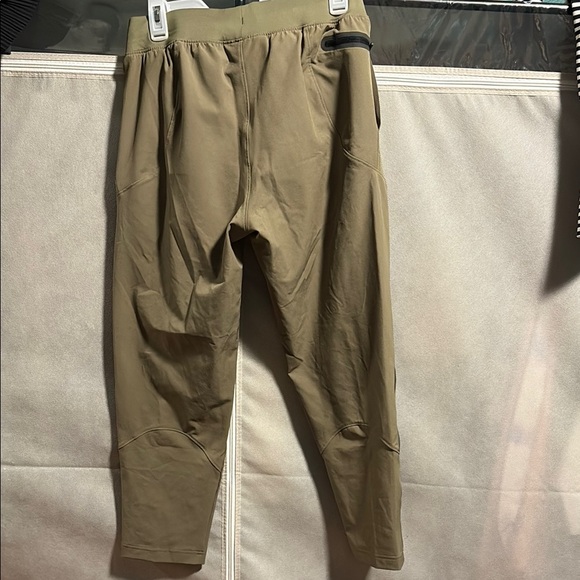 Under Armour Green Joggers with Tapered Leg Design - Picture 6 of 7